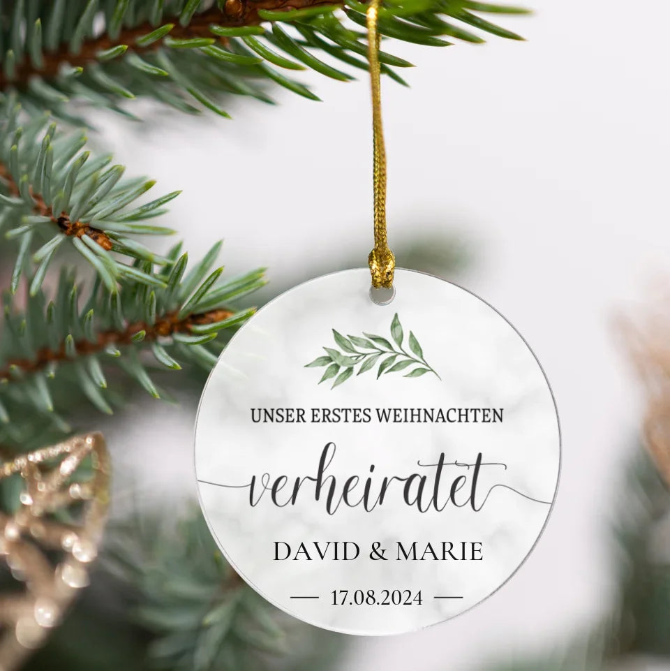 ClearChristmasOrnamentGoldRibbon-TitaMockup4